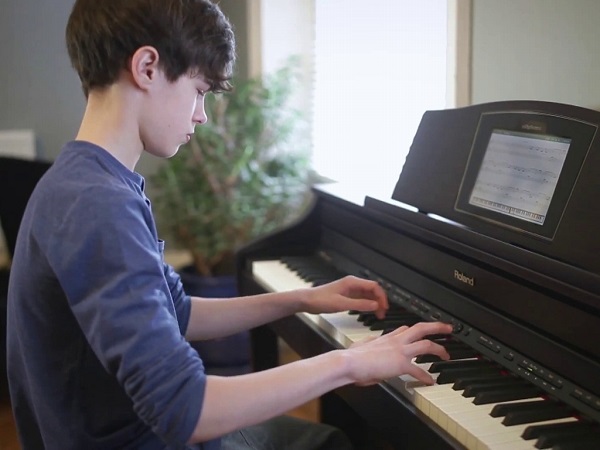 Chọn loại đàn piano như thế nào để dễ chơi khi mới tập?